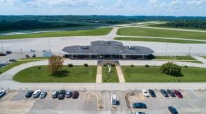 Mid-Ohio Valley Regional Airport - Williamstown, WV 16 Mid-Ohio Valley Regional Airtport (Wood County Airport) in Williamsburg, WV serves the greater Parkersburg, WV area with convenient flights, free parkting and friendly services